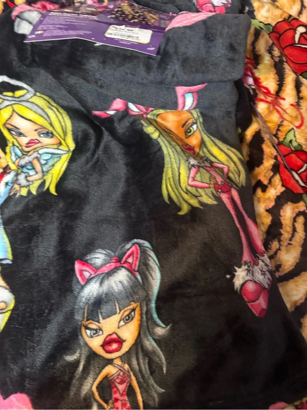 Bratz Black & Pink Plush Throw Blanket - Soft Home Bedding
